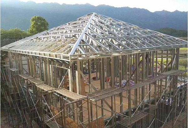 百年家轻钢别墅VS传统建筑「直观对比」